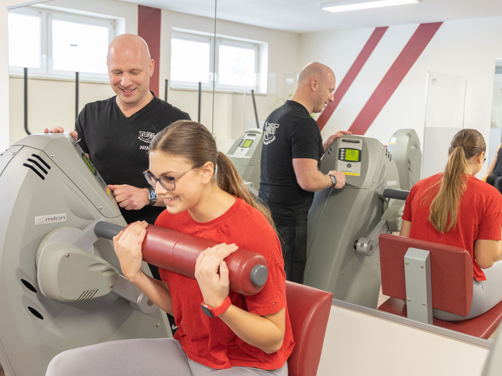 Fitness, Training am Milon Bauchgerät