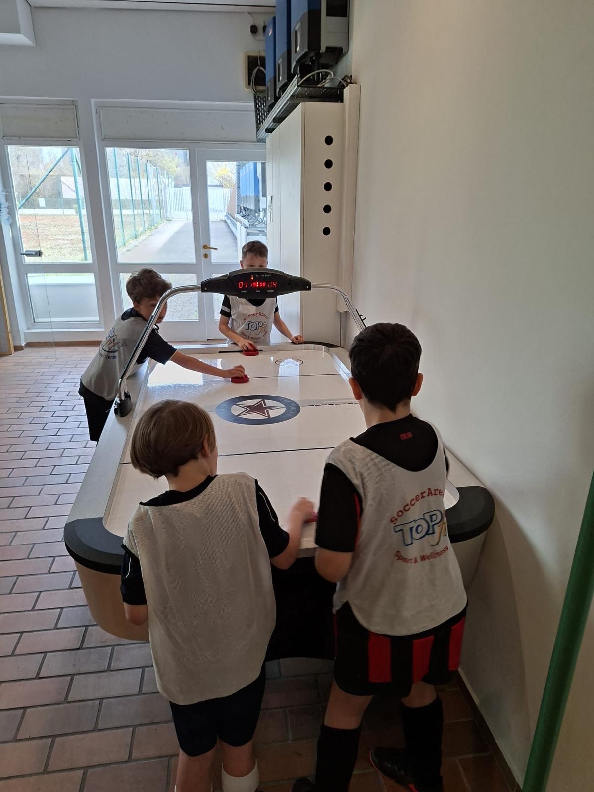 Airhockey fand bei den Spielern großen Anklang